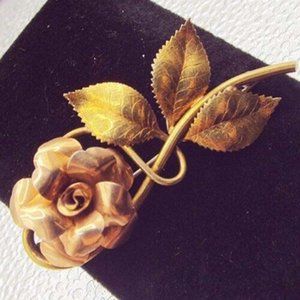 ANTIQUE 1940'S ROSE GOLDEN FINISH WILD ROSE GRACEFUL STEM PIN 16